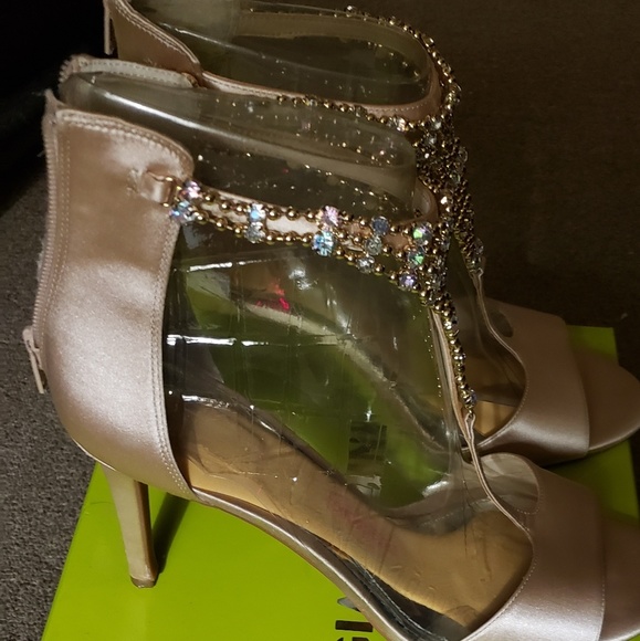 Heels - Picture 1 of 3